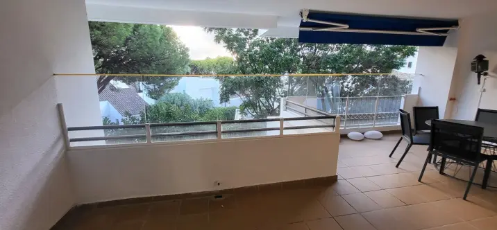 Sale of middle floor apartment in Puerto Banús 0