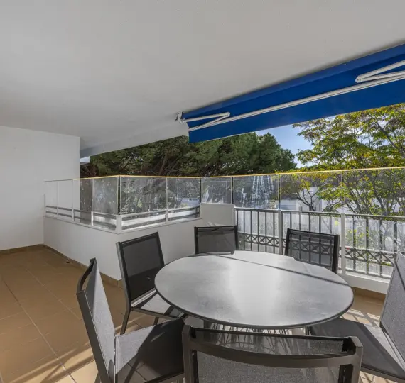 Sale of middle floor apartment in Puerto Banús