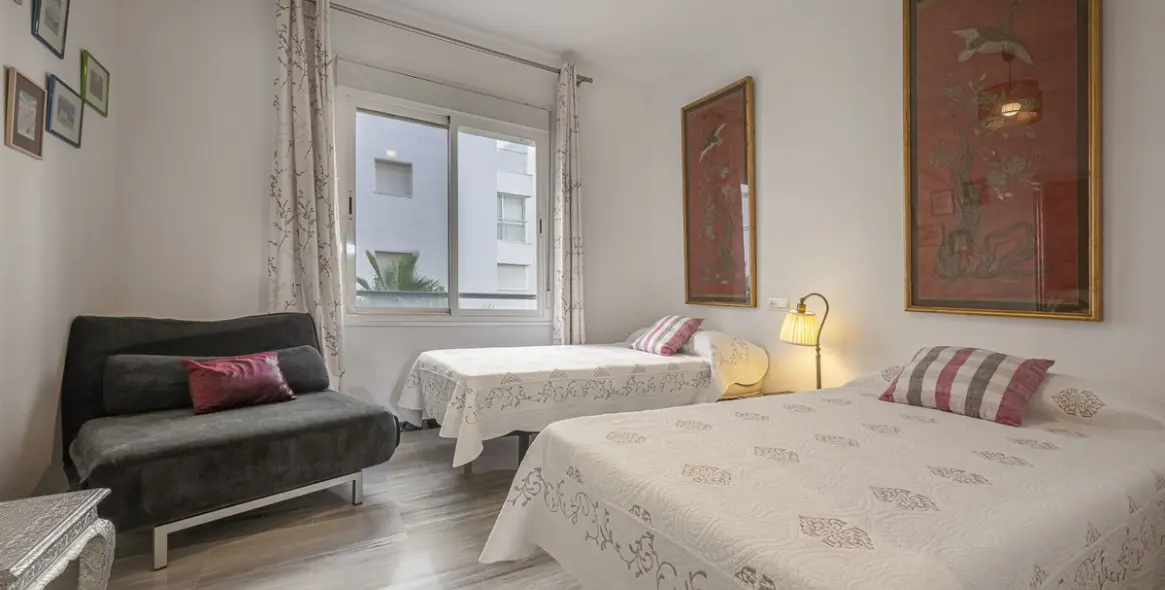 Sale of middle floor apartment in Puerto Banús 16