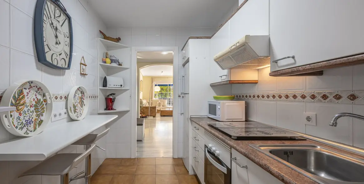 Sale of middle floor apartment in Puerto Banús 20