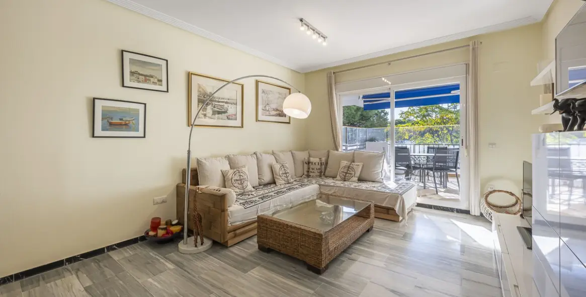 Venta de apartamento en planta media en Puerto Banús 9