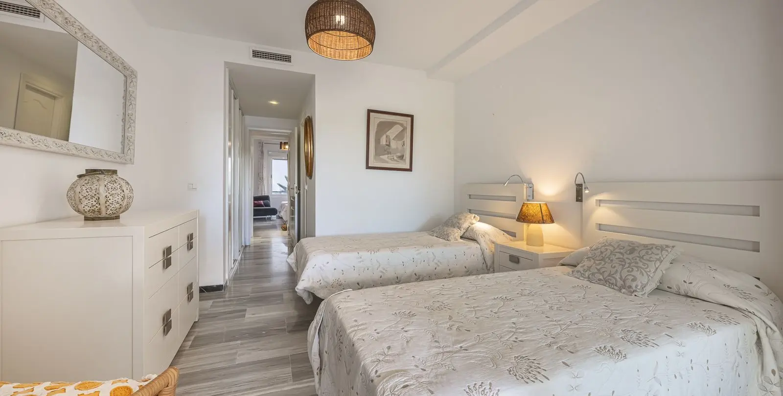 Продажа апартаментов на среднем этаже в Puerto Banús 14