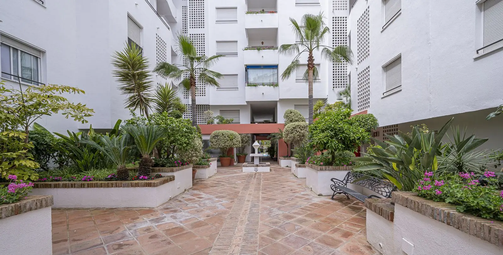 Продажа апартаментов на среднем этаже в Puerto Banús 21
