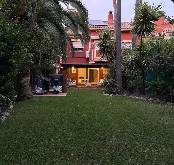 Продажа дома на две семьи в Benahavís