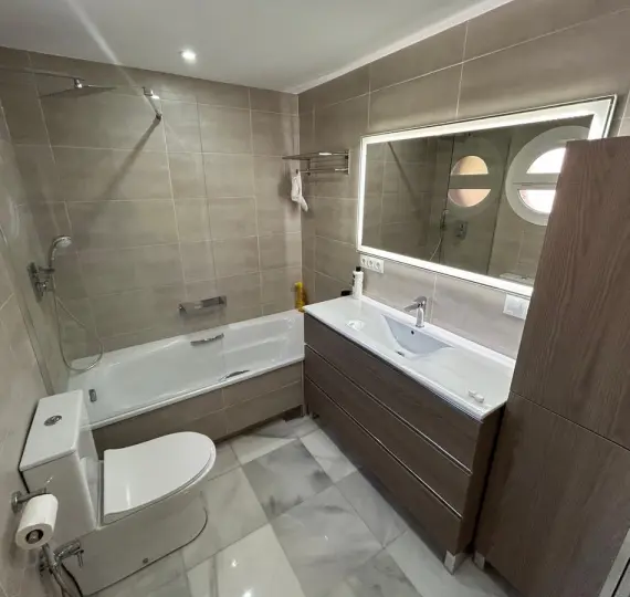 Продажа дома на две семьи в Benahavís