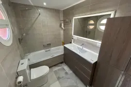 Image 4 thumb