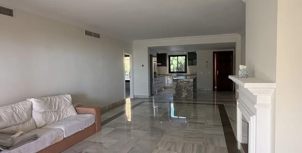 Продажа апартаментов на первом этаже в Benahavís 2