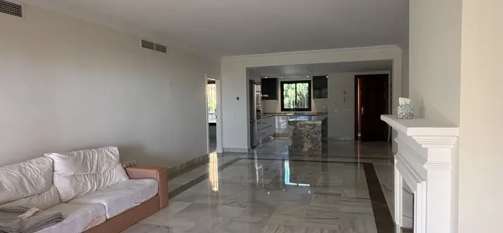 Продажа апартаментов на первом этаже в Benahavís 1