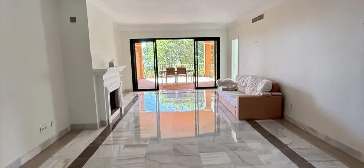 Продажа апартаментов на первом этаже в Benahavís 2