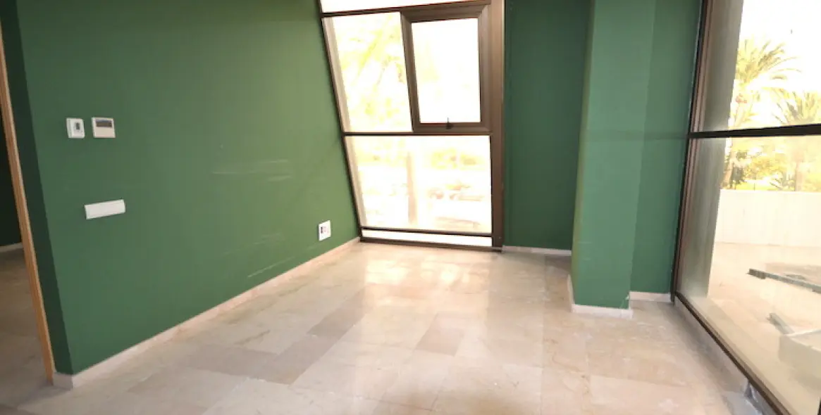 Long-term rent of office in Puerto Banús 8