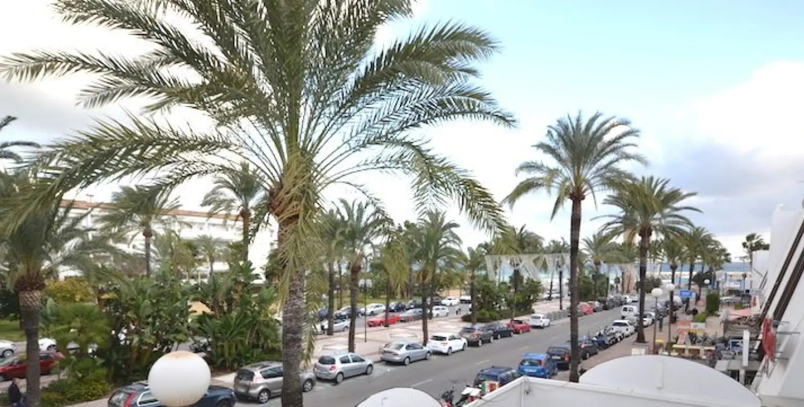 Long-term rent of office in Puerto Banús 1