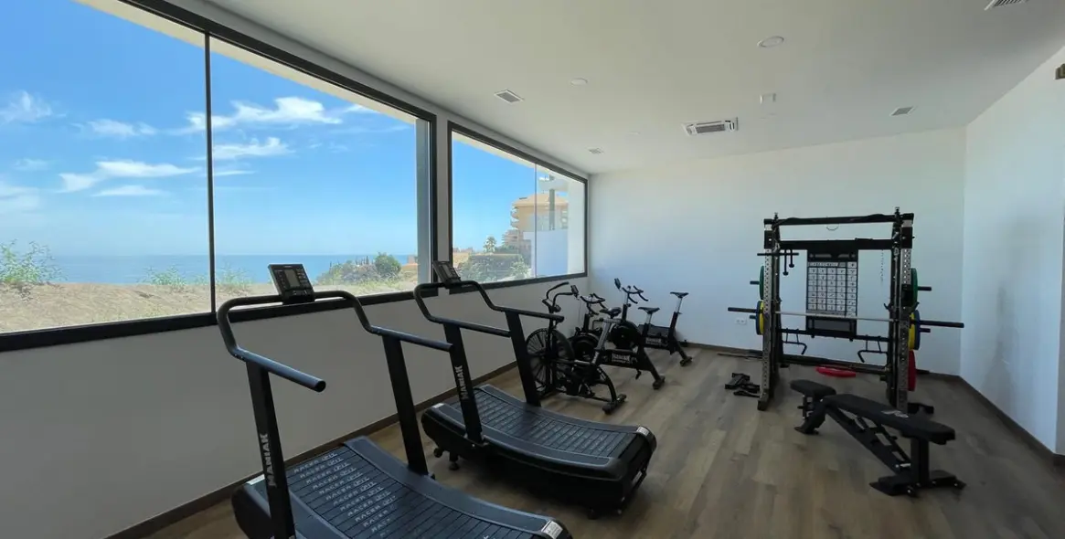 Sale of middle floor apartment in Fuengirola 21