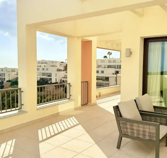 Sale of penthouse in Altos de los Monteros