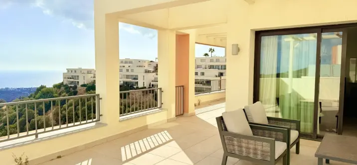 Sale of penthouse in Altos de los Monteros 0