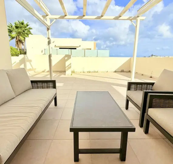 Sale of penthouse in Altos de los Monteros