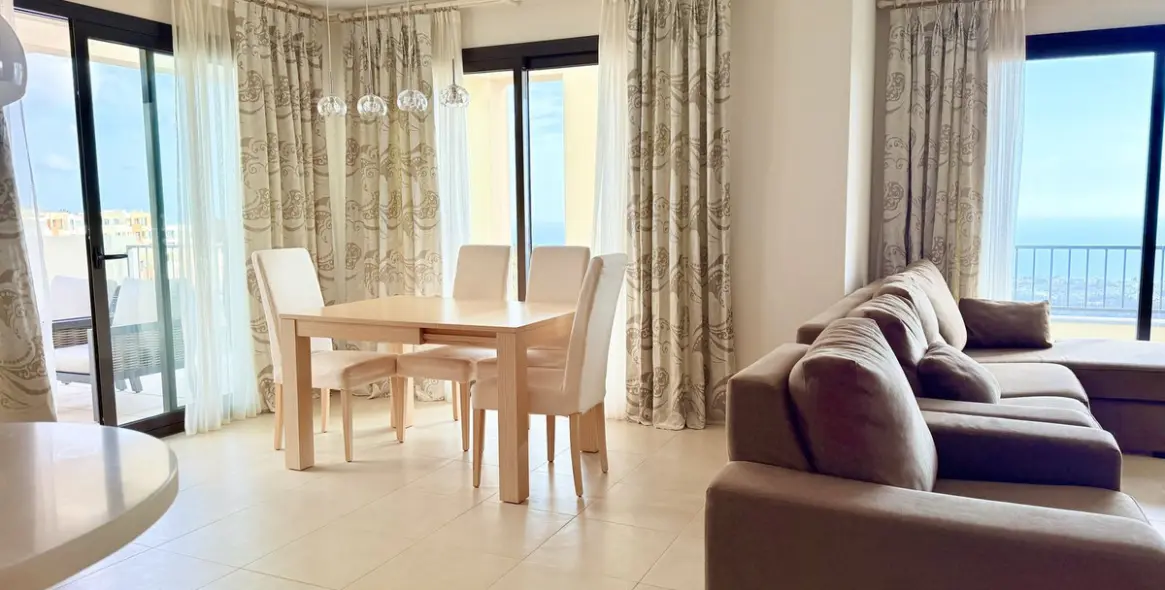 Sale of penthouse in Altos de los Monteros 5