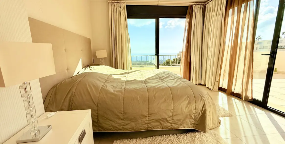 Sale of penthouse in Altos de los Monteros 13