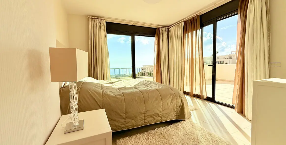 Sale of penthouse in Altos de los Monteros 14