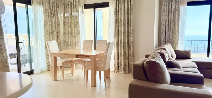 Sale of penthouse in Altos de los Monteros 4