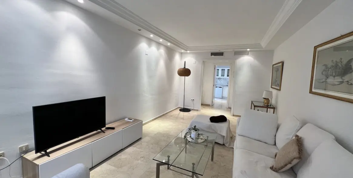 Long-term rent of middle floor apartment in Puerto Banús 2