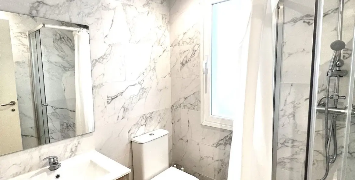 Long-term rent of middle floor apartment in Puerto Banús 10