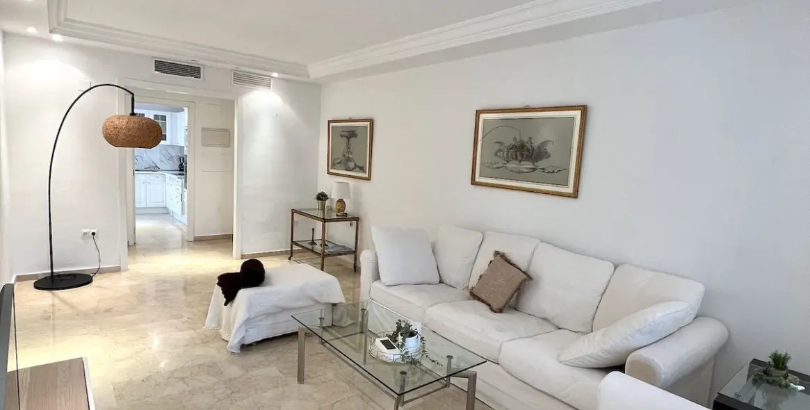 Long-term rent of middle floor apartment in Puerto Banús 12