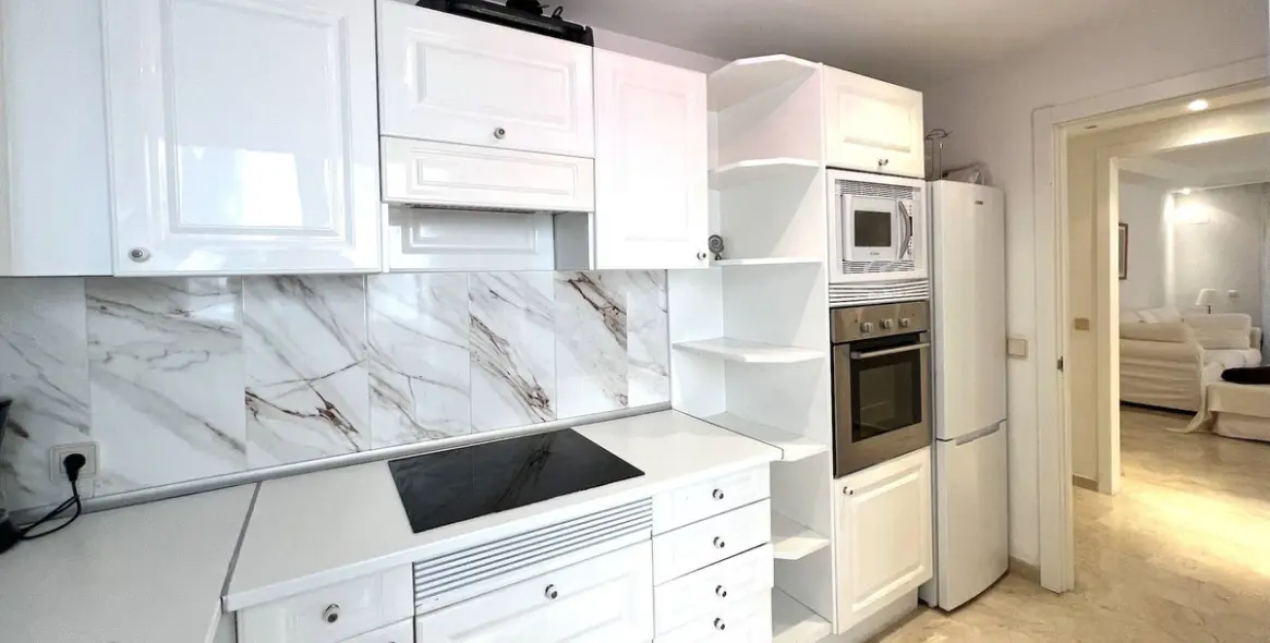 Long-term rent of middle floor apartment in Puerto Banús 14