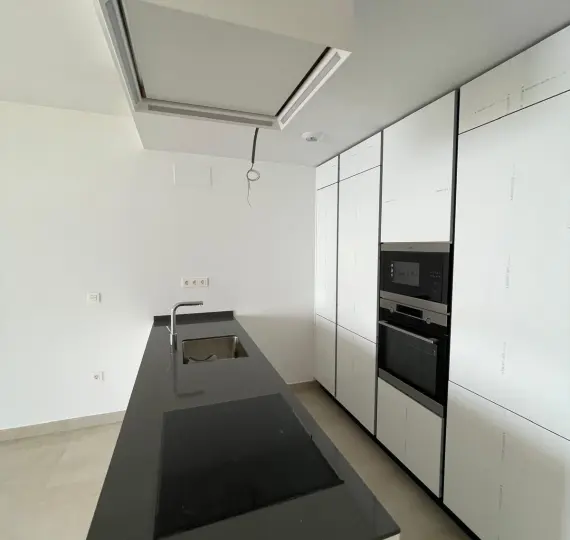 Продажа апартаментов на среднем этаже в Carvajal