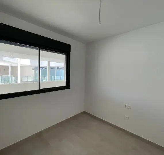 Продажа апартаментов на среднем этаже в Carvajal