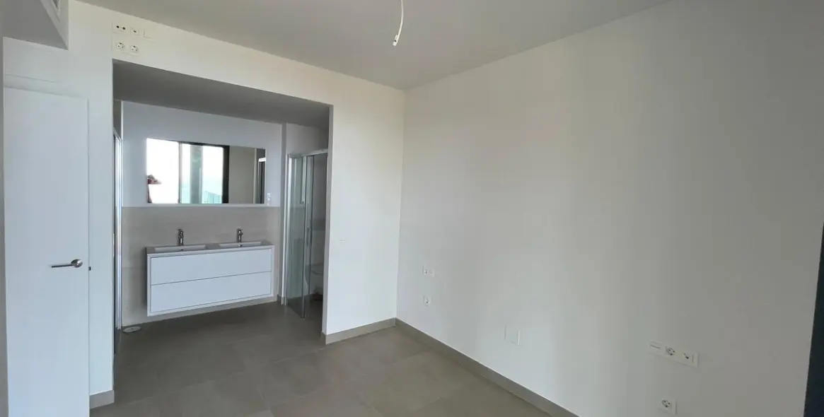 Продажа апартаментов на среднем этаже в Carvajal 21