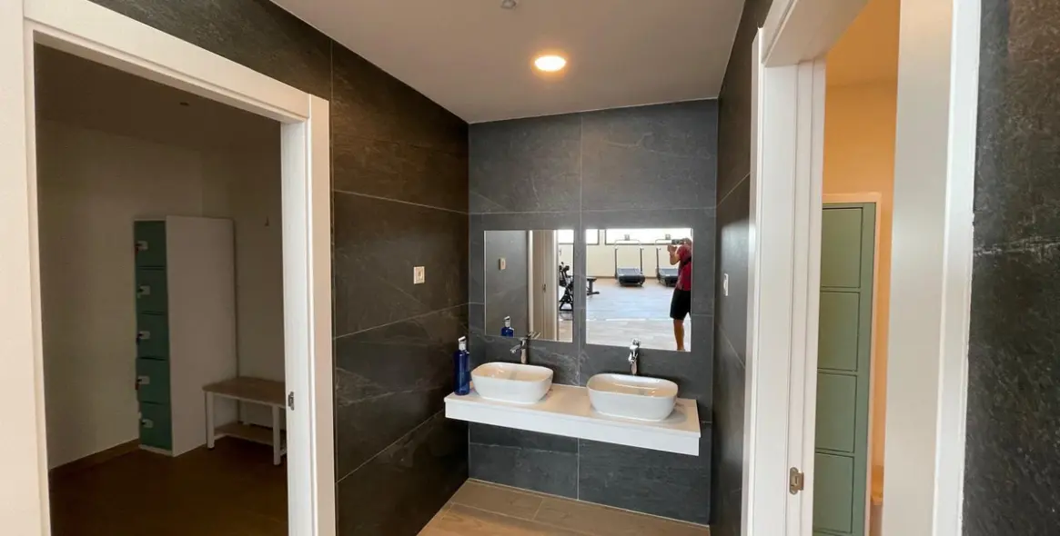 Продажа апартаментов на среднем этаже в Carvajal 26