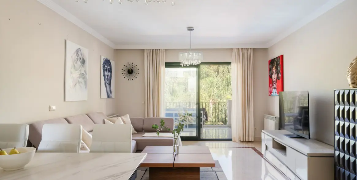 Sale of middle floor apartment in Nueva Andalucía 1