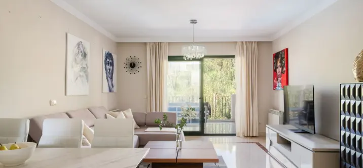 Sale of middle floor apartment in Nueva Andalucía 0