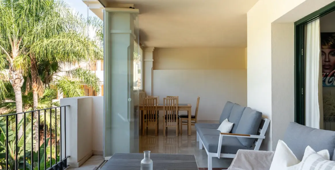 Sale of middle floor apartment in Nueva Andalucía 3