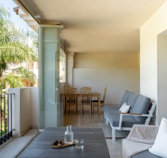 Sale of middle floor apartment in Nueva Andalucía