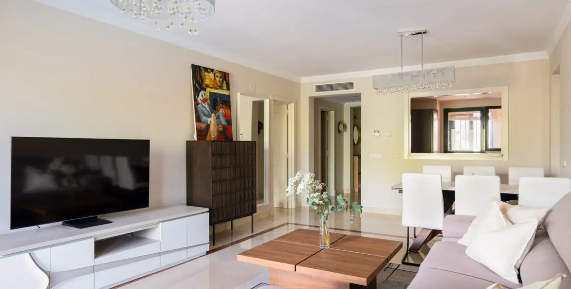 Sale of middle floor apartment in Nueva Andalucía 6