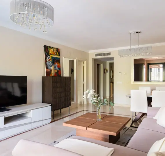 Sale of middle floor apartment in Nueva Andalucía