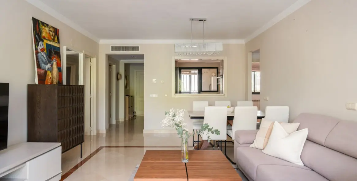 Sale of middle floor apartment in Nueva Andalucía 7