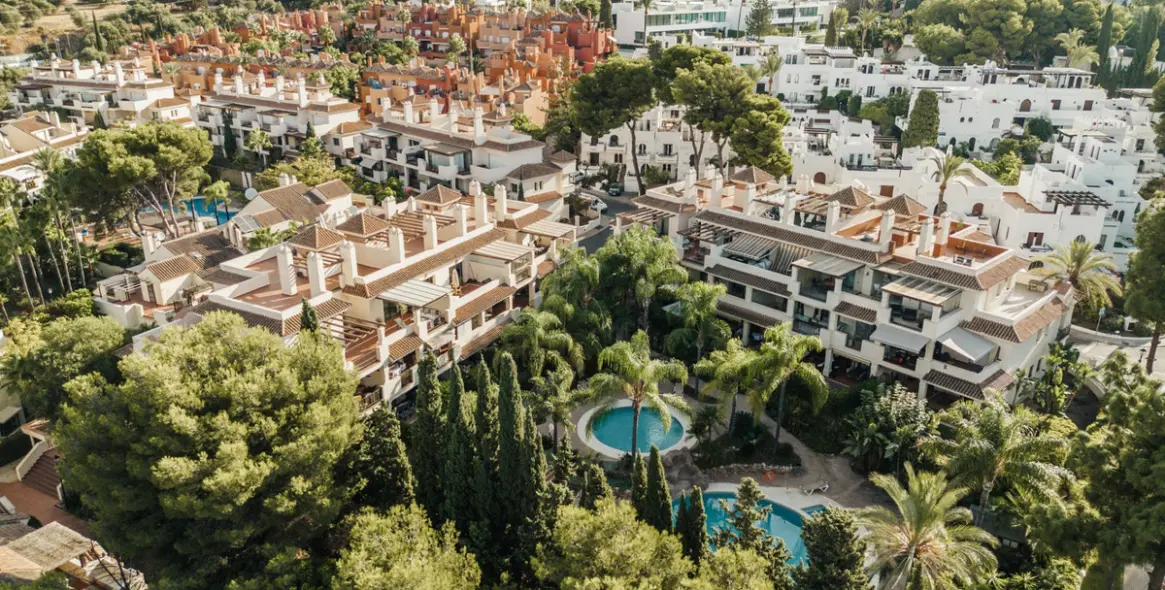 Sale of middle floor apartment in Nueva Andalucía 19
