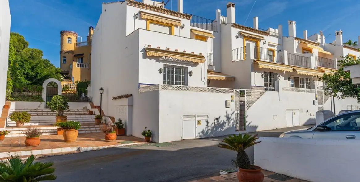 Продажа дома на две семьи в Costabella 1