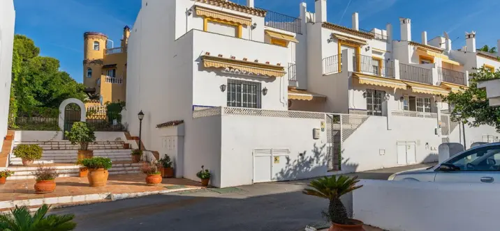 Продажа дома на две семьи в Costabella 0