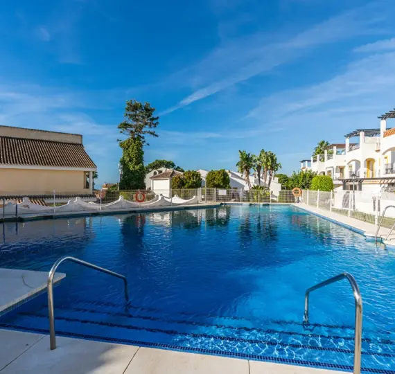 Продажа дома на две семьи в Costabella