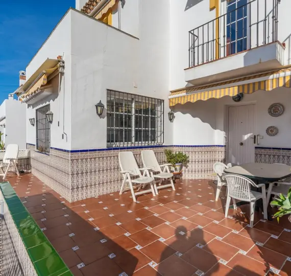 Продажа дома на две семьи в Costabella