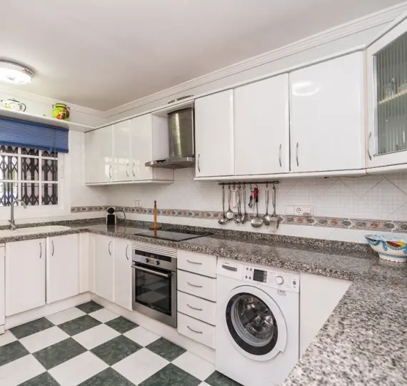 Продажа дома на две семьи в Costabella