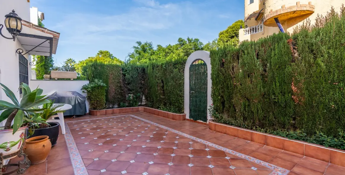 Продажа дома на две семьи в Costabella 7