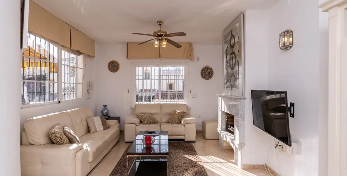 Продажа дома на две семьи в Costabella 11