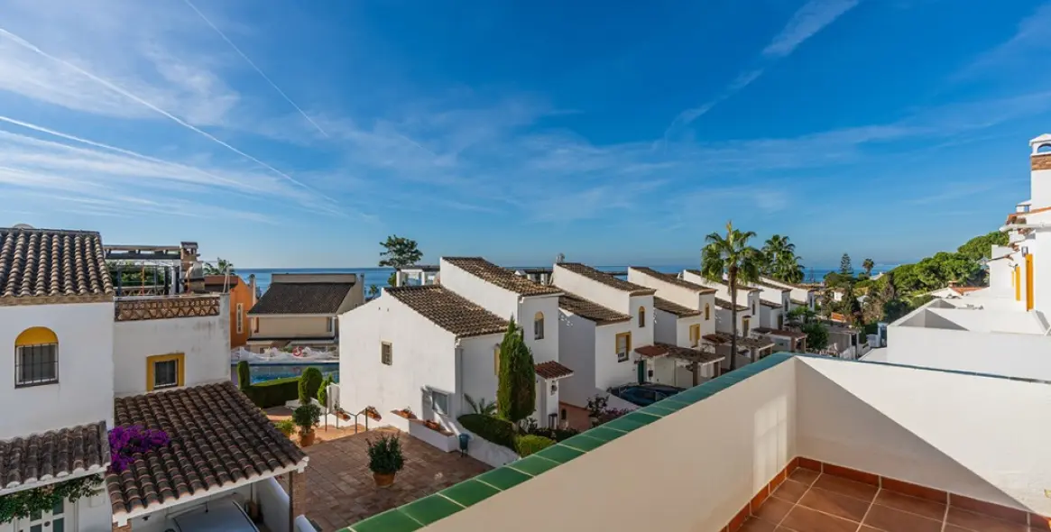 Продажа дома на две семьи в Costabella 17