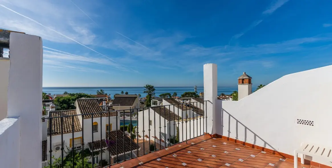 Продажа дома на две семьи в Costabella 19