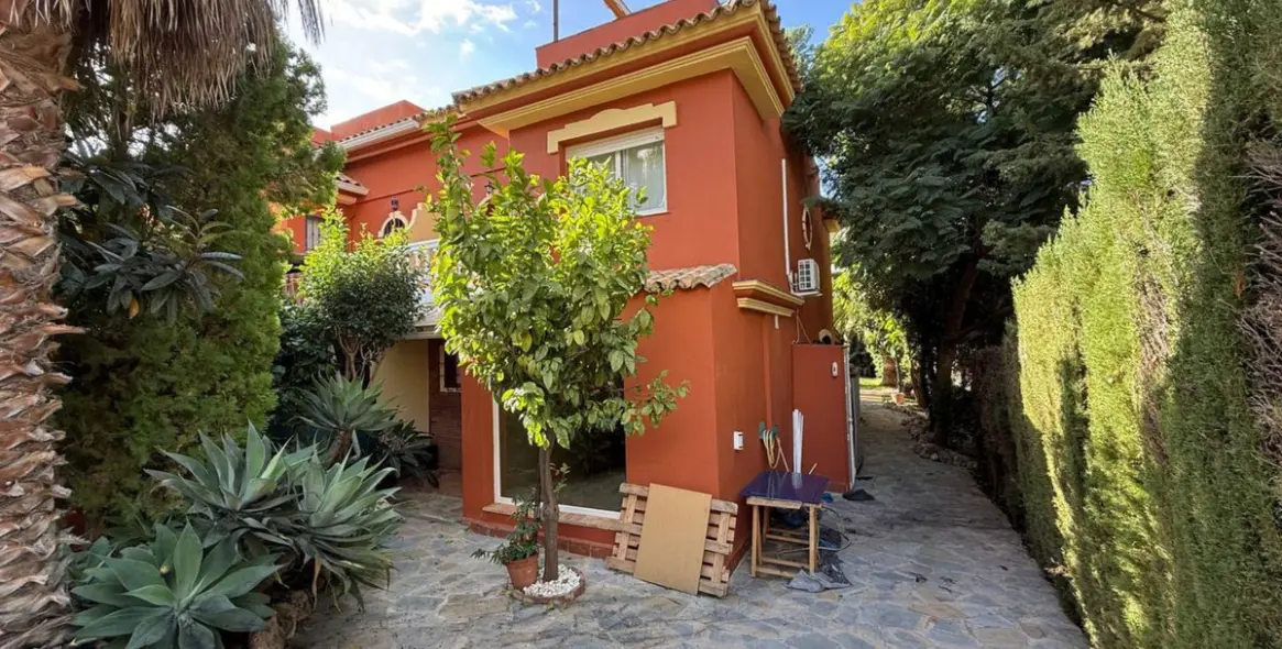 Продажа дома на две семьи в Atalaya 1