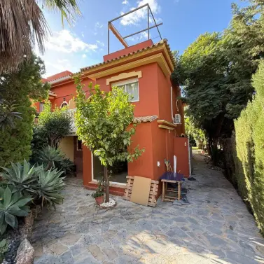 Продажа дома на две семьи в Atalaya